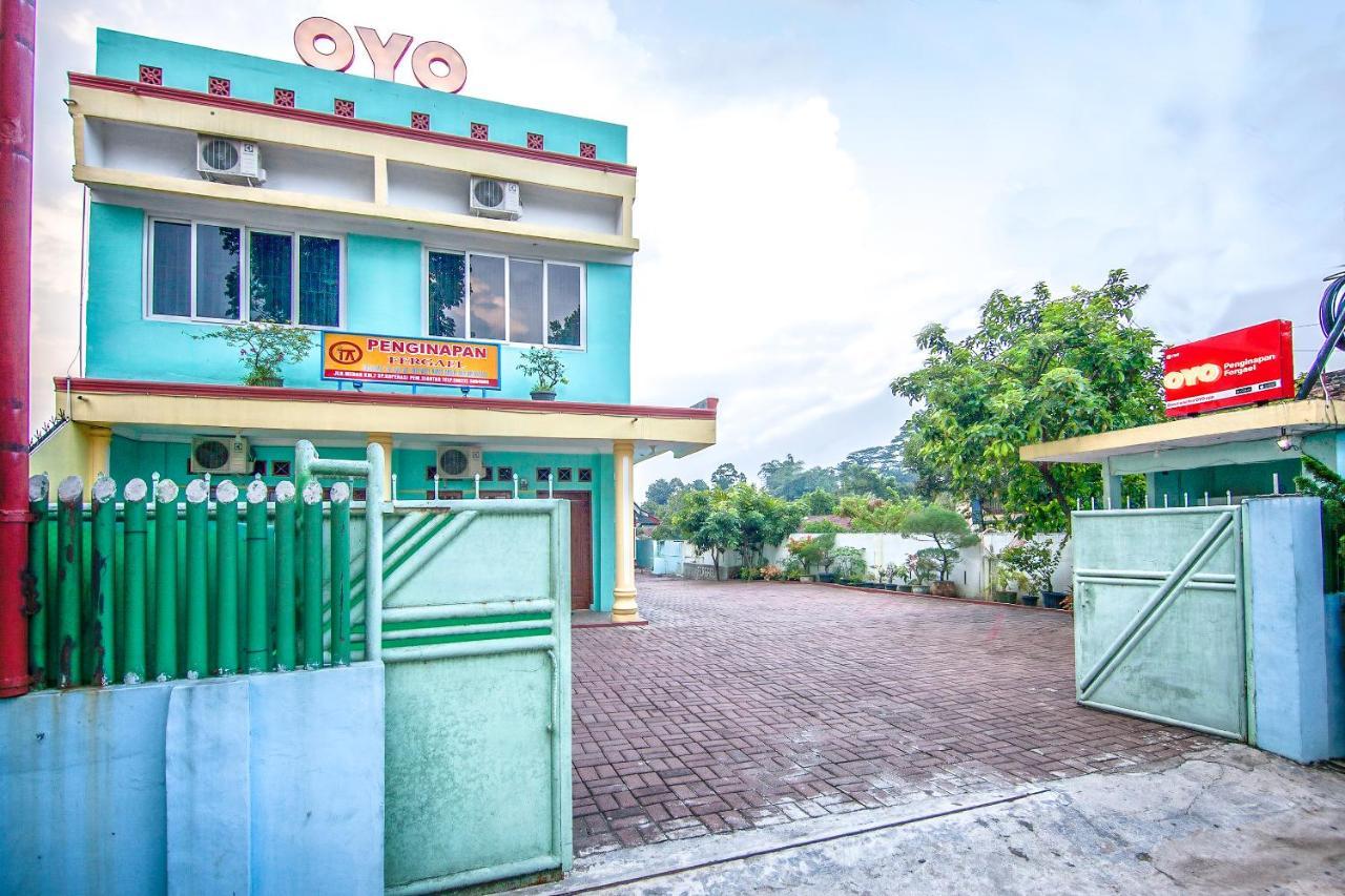 OYO 796 Penginapan Fergael Pematang Siantar Bagian luar foto