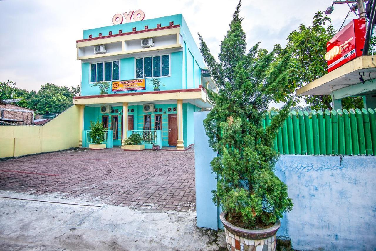 OYO 796 Penginapan Fergael Pematang Siantar Bagian luar foto